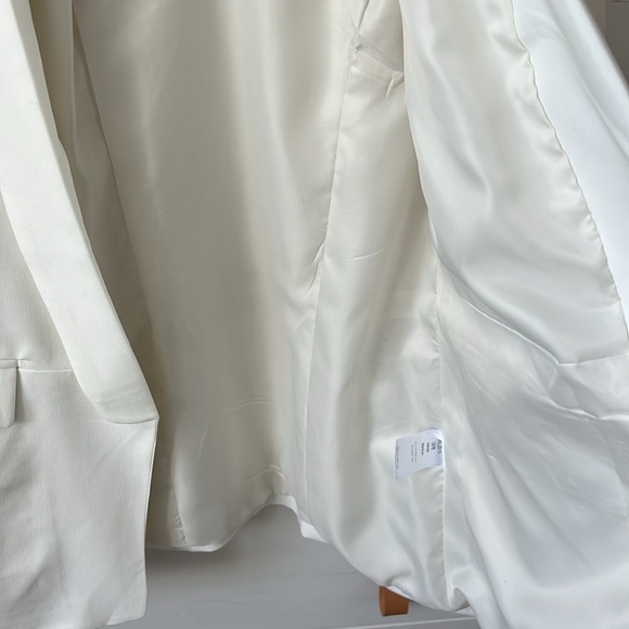 Like new white Express boyfriend blazer - Picture 2 of 4